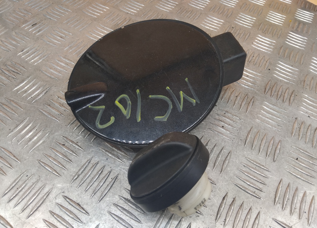 Лючок бензобака