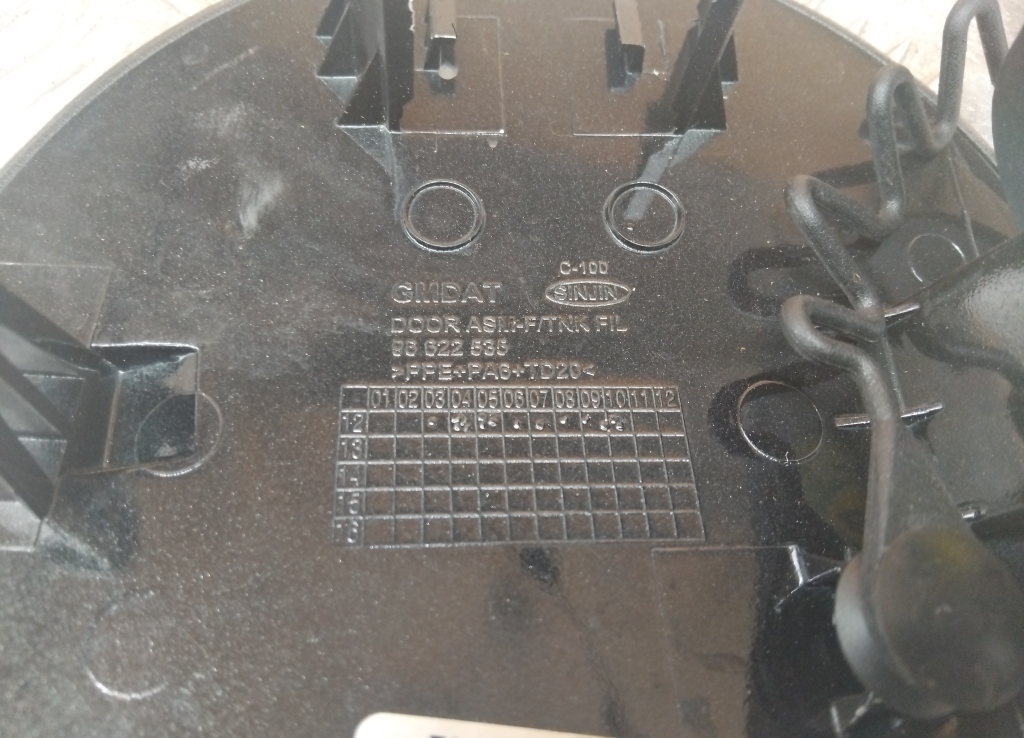 Лючок бензобака