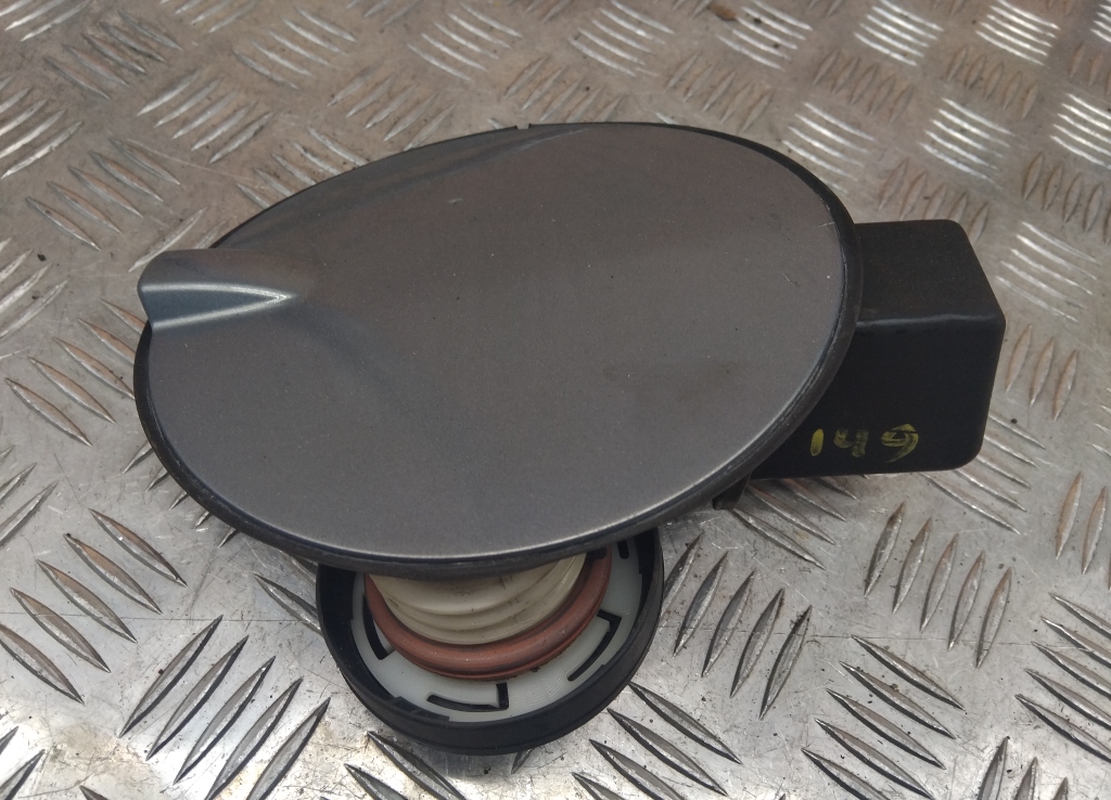 Лючок бензобака