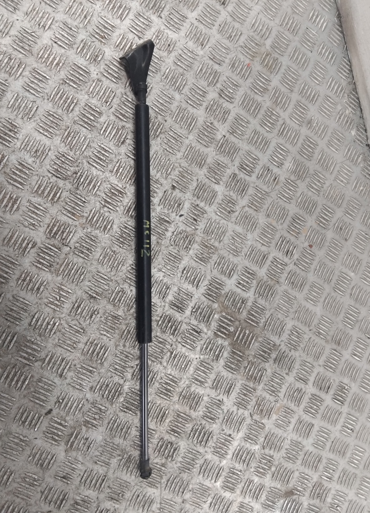 Амортизатор двери багажника