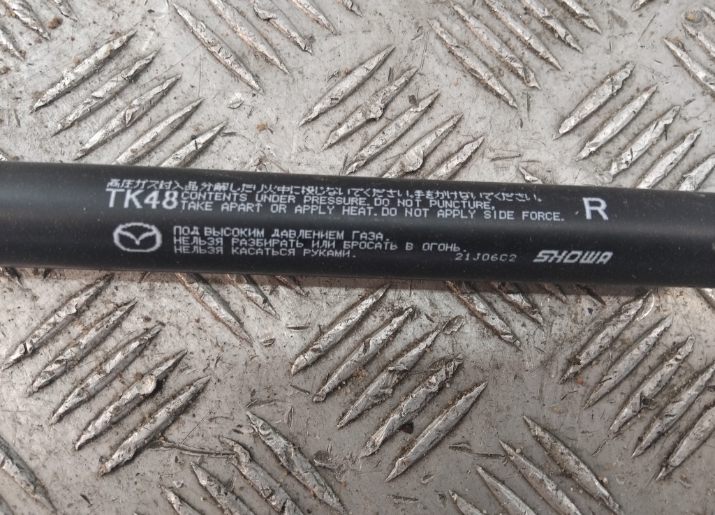 Амортизатор двери багажника