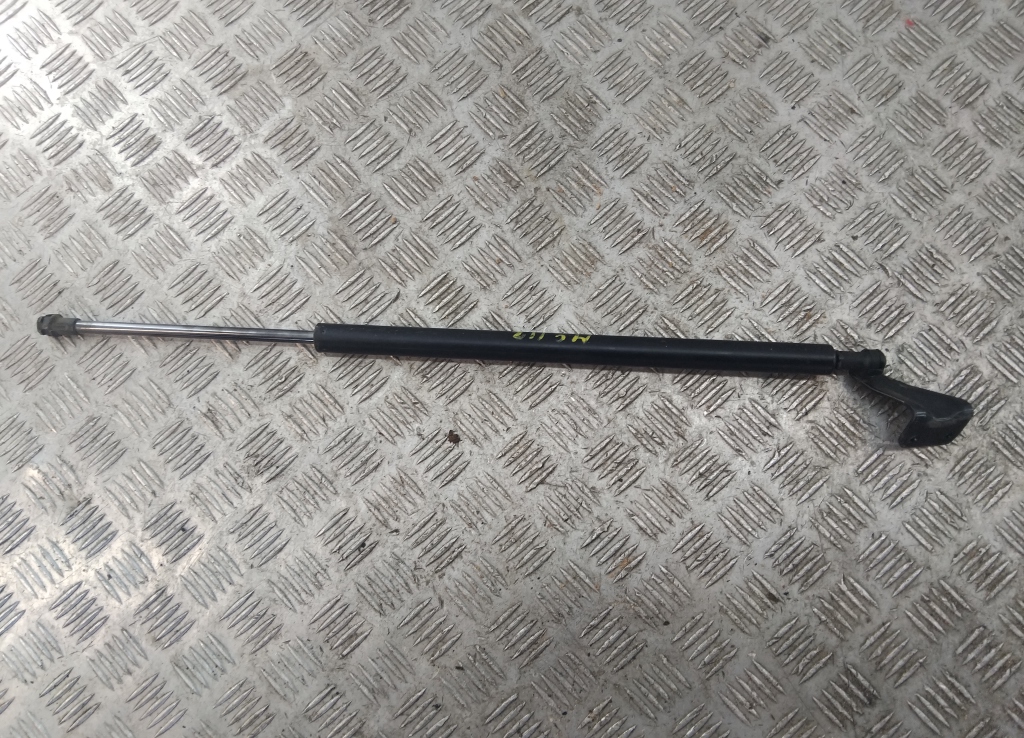 Амортизатор двери багажника