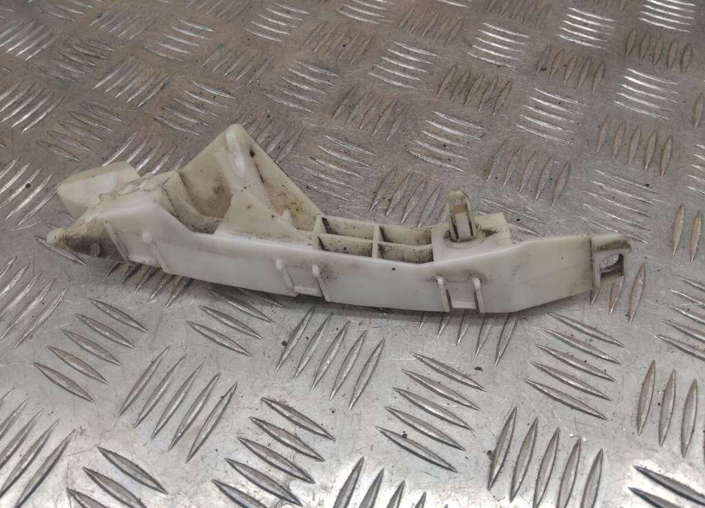 Направляющая переднего бампера левая