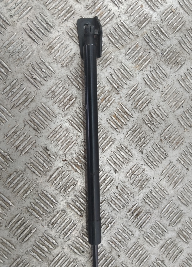 Амортизатор крышки багажника