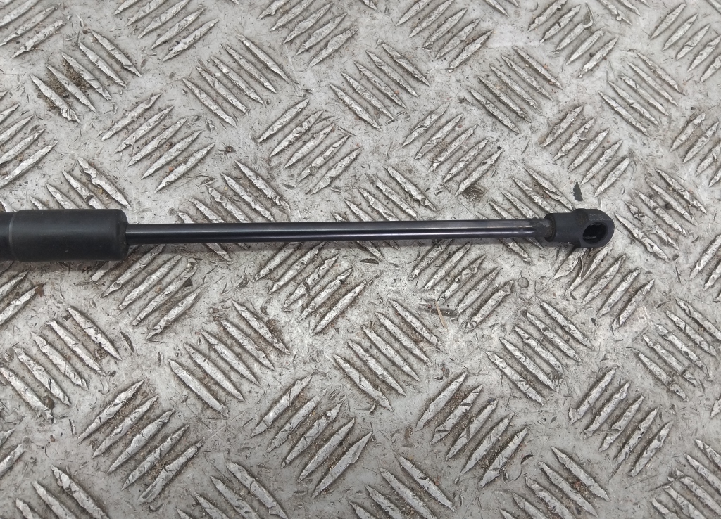 Амортизатор крышки багажника