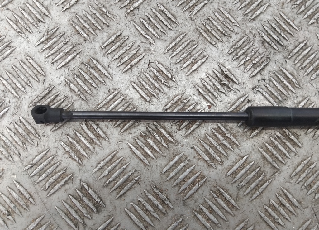 Амортизатор крышки багажника