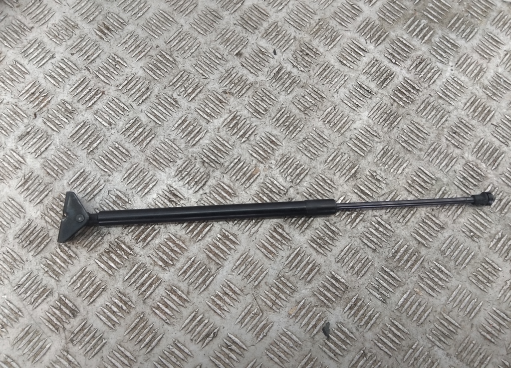 Амортизатор крышки багажника