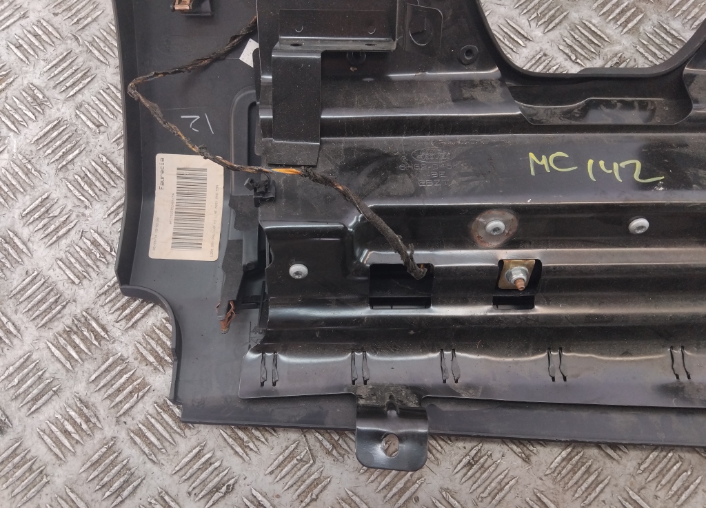 Подушка безопасности пассажирская (в торпедо)