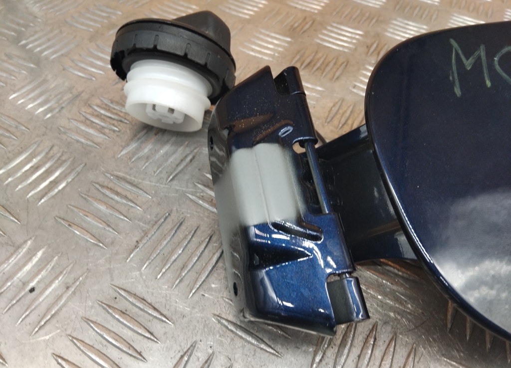 Лючок бензобака