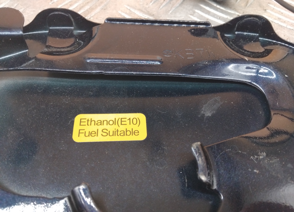 Лючок бензобака