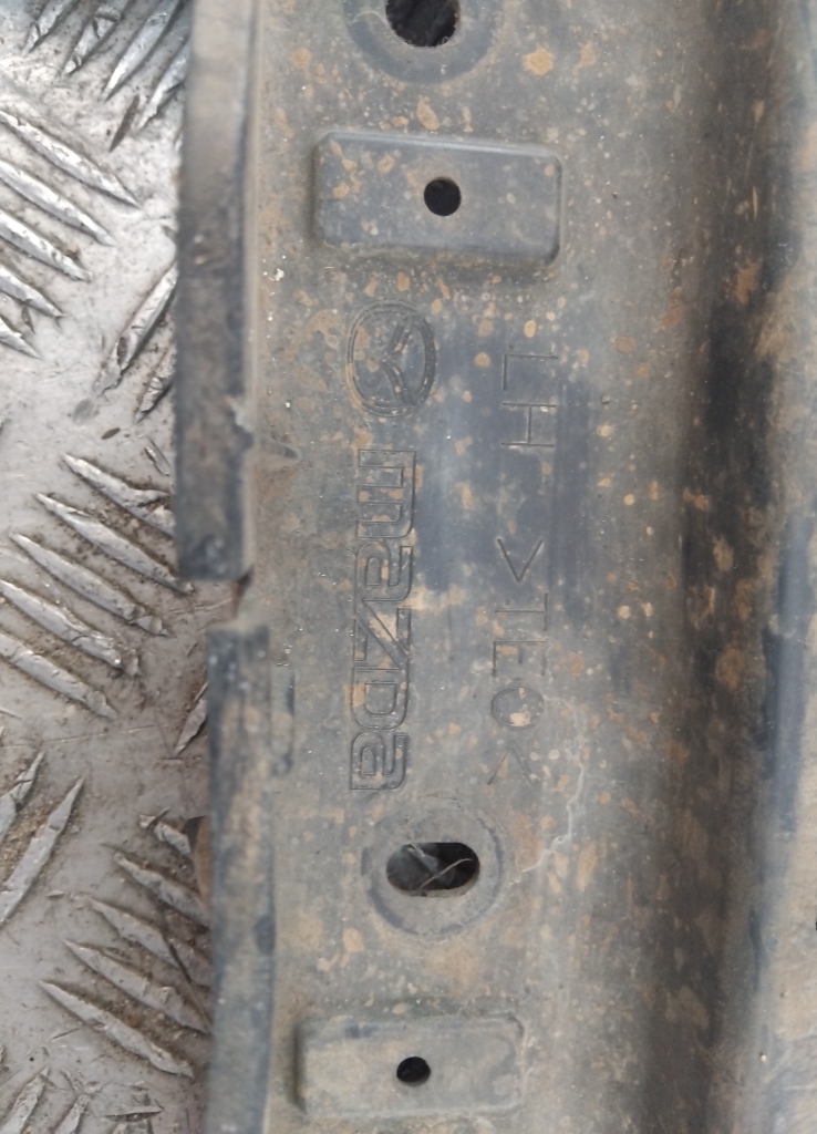 Пыльник переднего бампера