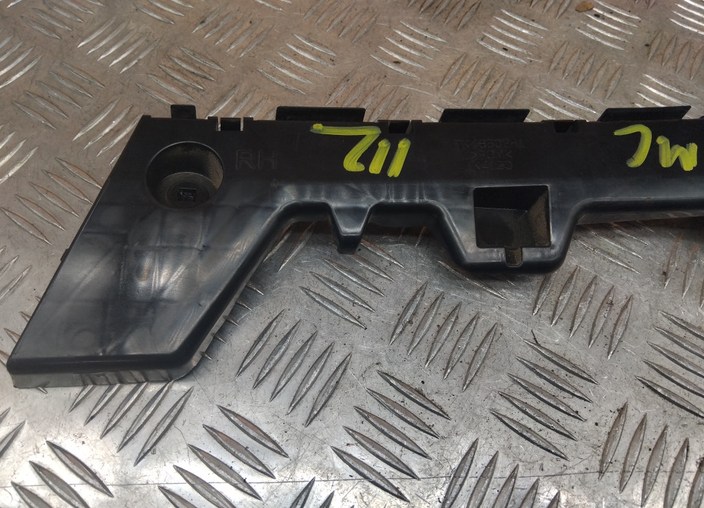 Кронштейн заднего бампера правый