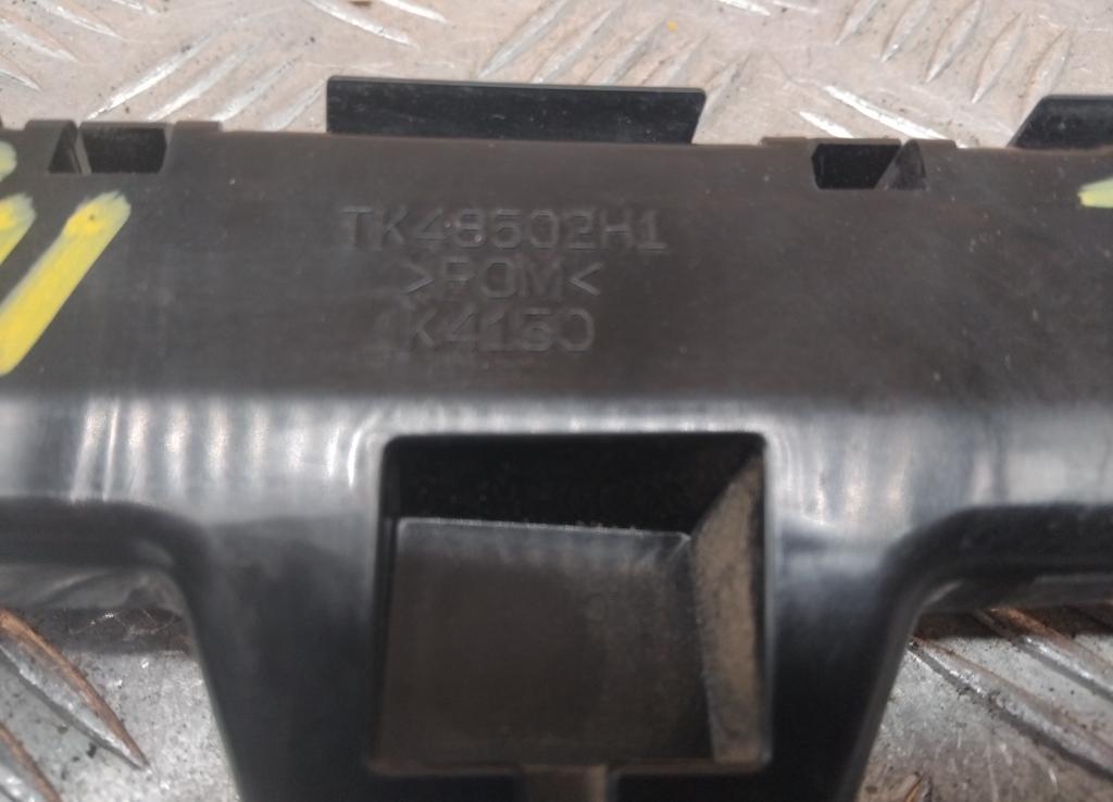 Кронштейн заднего бампера правый