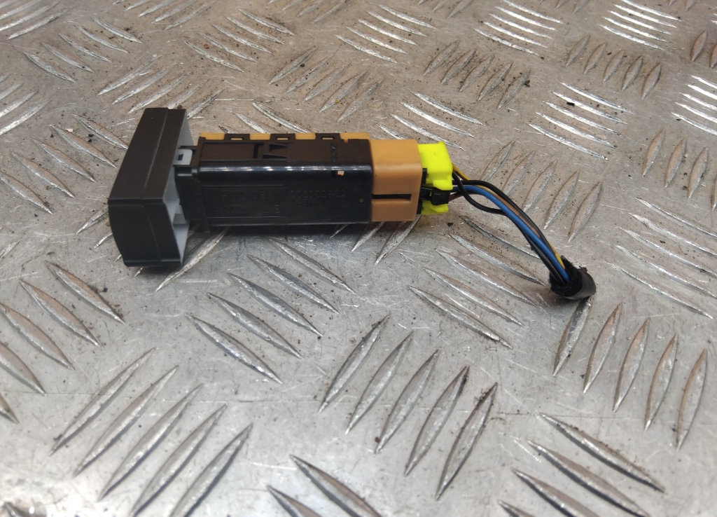 Кнопка обогрева заднего стекла