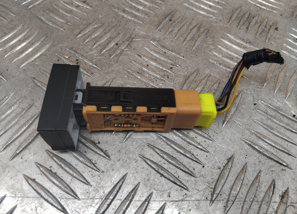 Кнопка обогрева заднего стекла