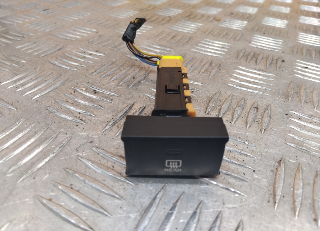 Кнопка обогрева заднего стекла