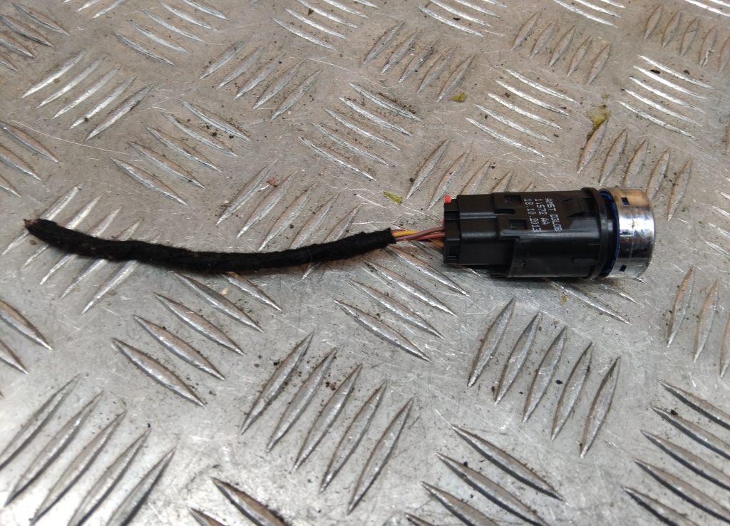 Кнопка запуска двигателя