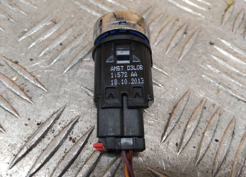 Кнопка запуска двигателя