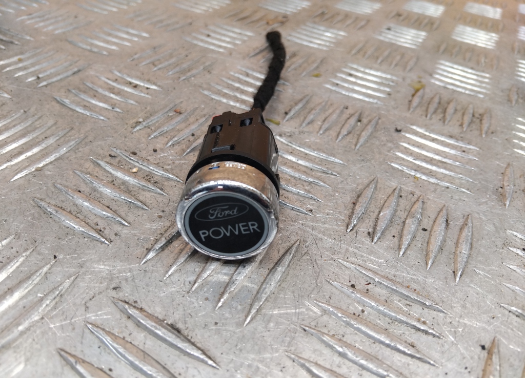 Кнопка запуска двигателя