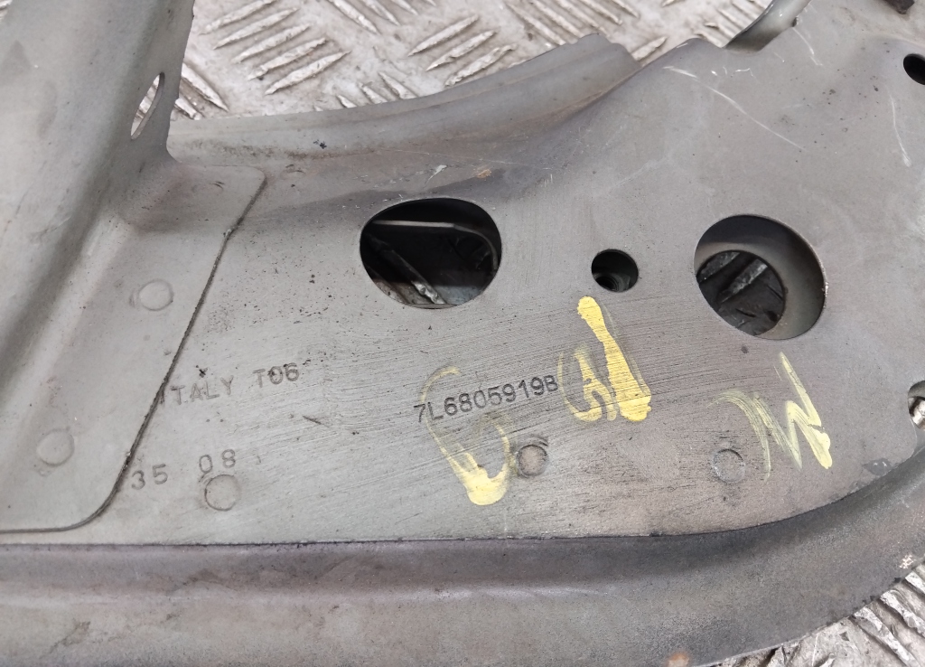 Кронштейн крепления крыла