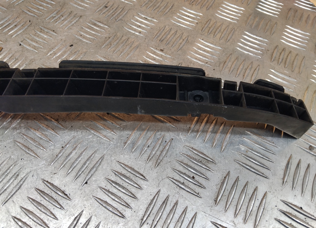 Кронштейн заднего бампера левый