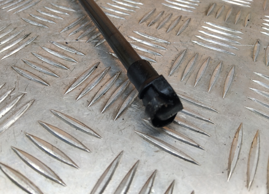 Амортизатор двери багажника