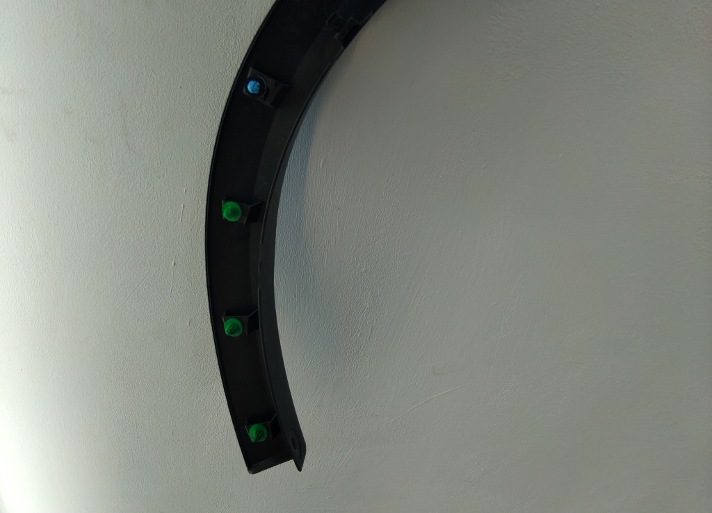 Накладка заднего крыла левого