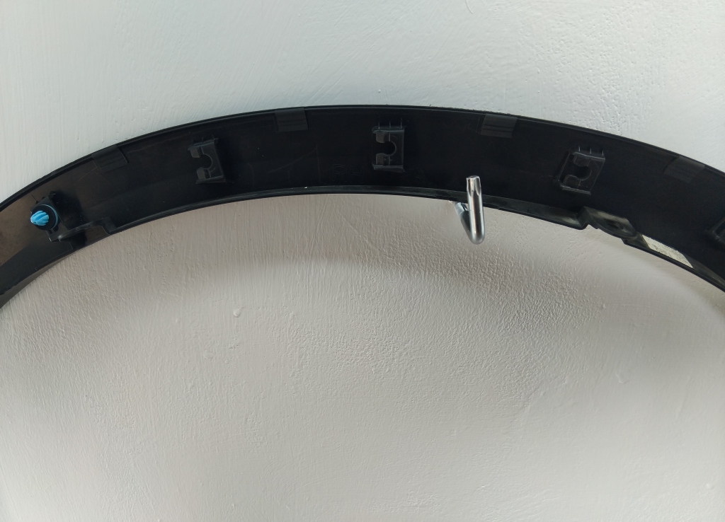 Накладка переднего крыла правого