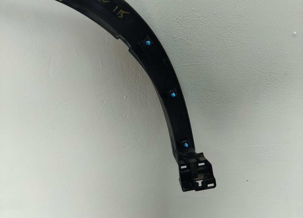 Накладка переднего крыла правого