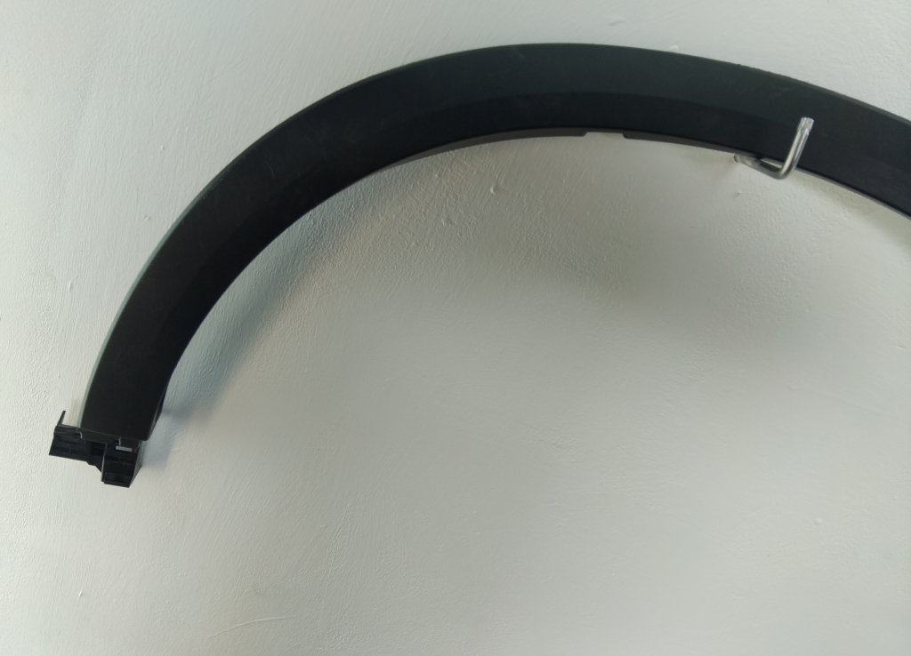 Накладка переднего крыла правого