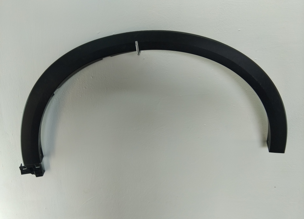 Накладка переднего крыла правого