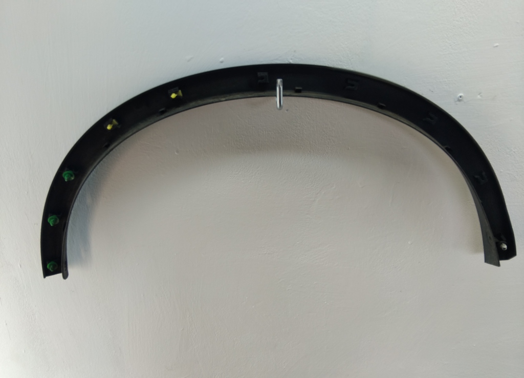 Накладка заднего крыла левого