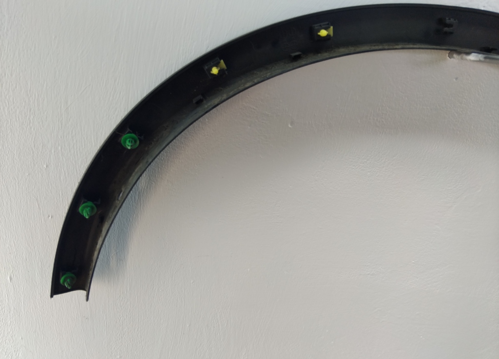 Накладка заднего крыла левого