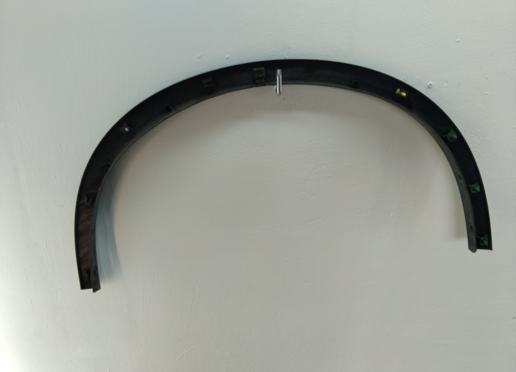 Накладка переднего крыла левого