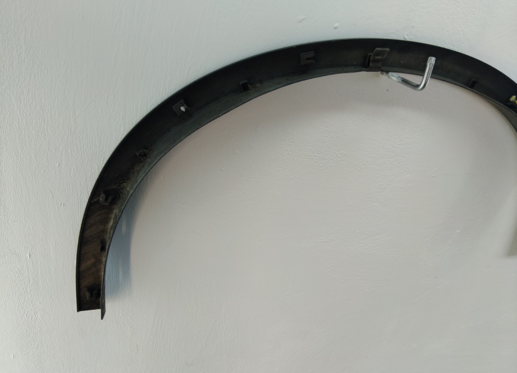 Накладка переднего крыла левого