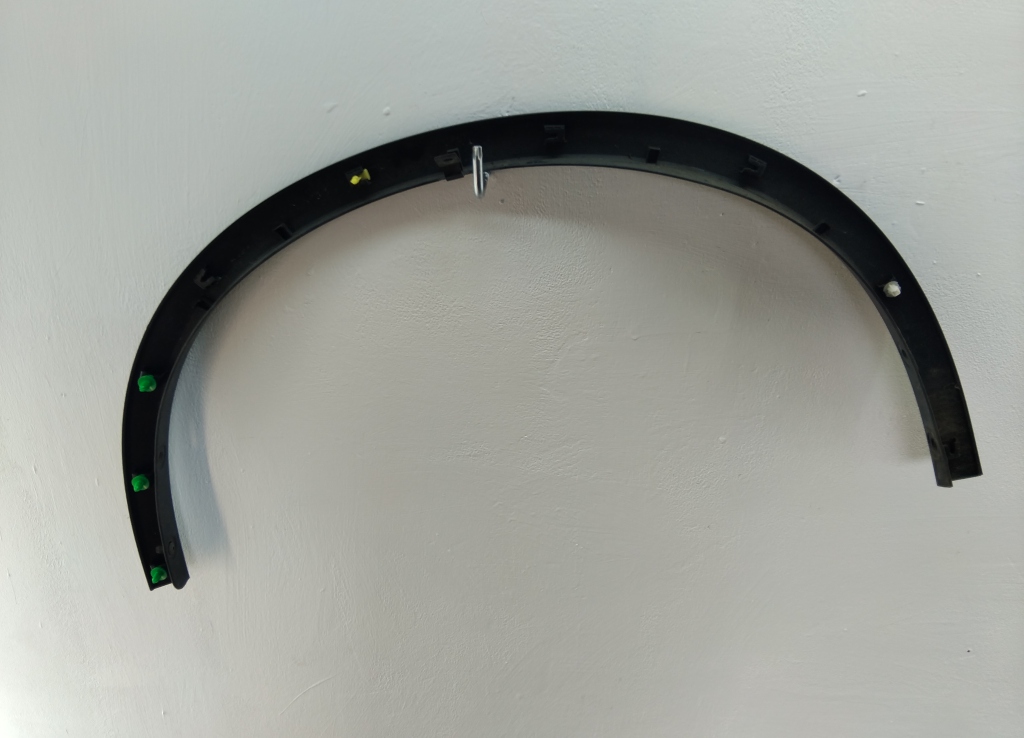 Накладка переднего крыла правого