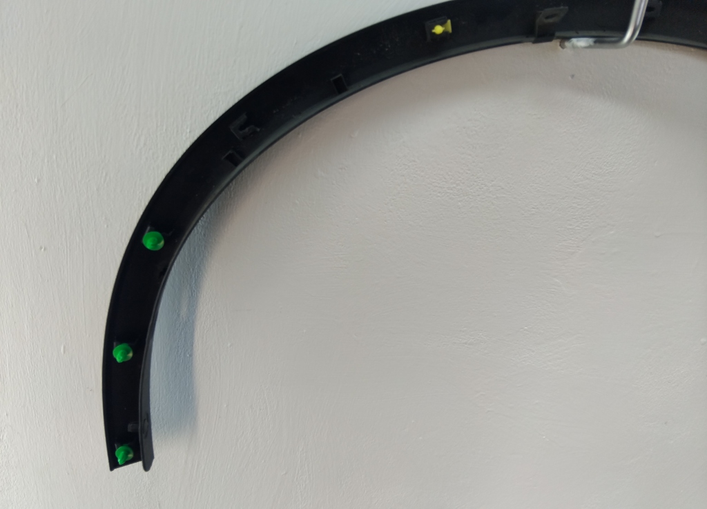 Накладка переднего крыла правого