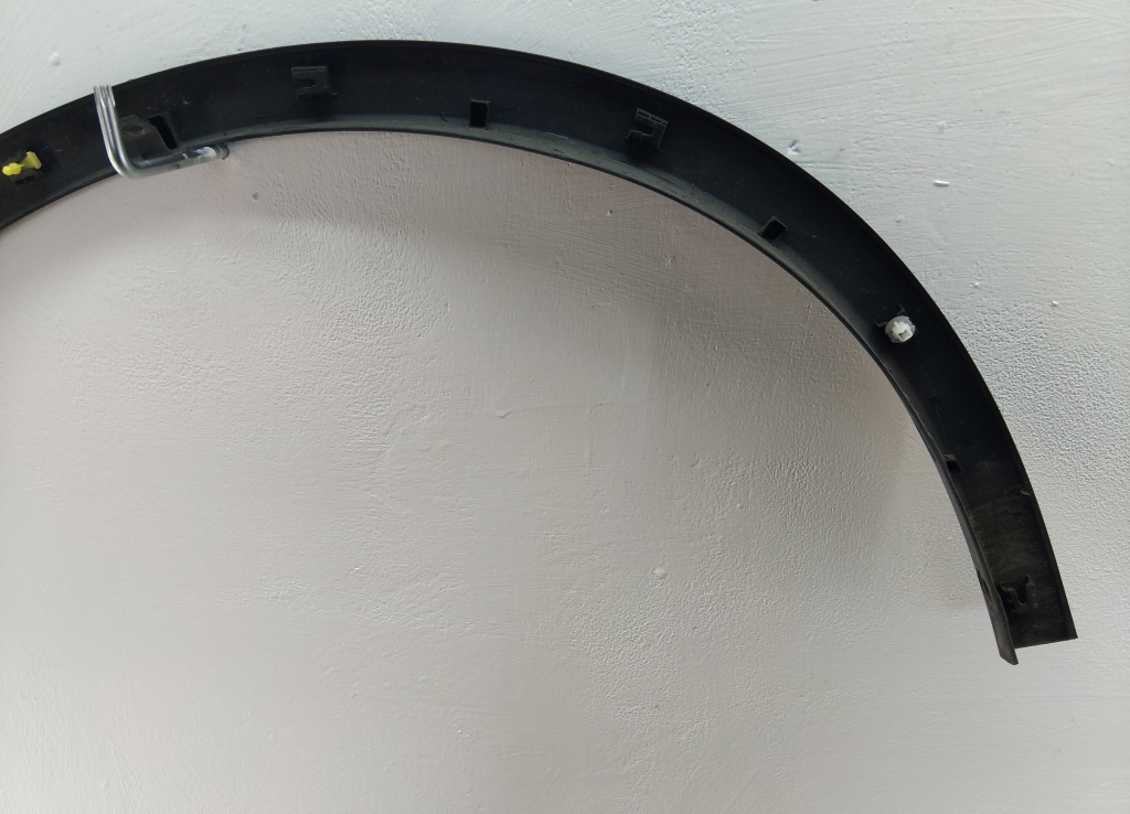 Накладка переднего крыла правого