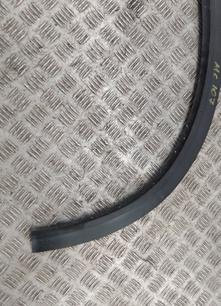 Накладка заднего крыла левого