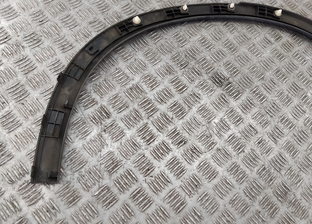 Накладка заднего крыла левого