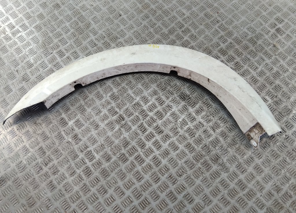 Накладка переднего крыла левого