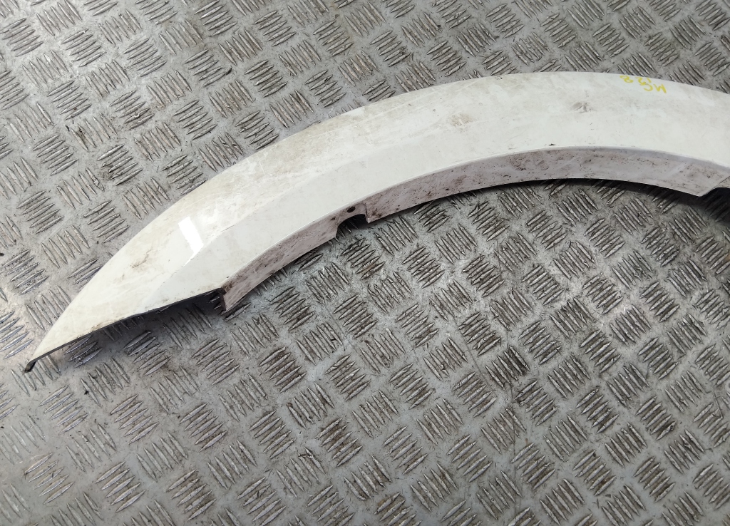 Накладка переднего крыла левого