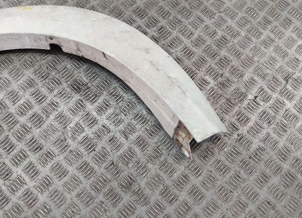 Накладка переднего крыла левого