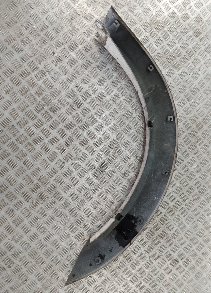 Накладка переднего крыла левого