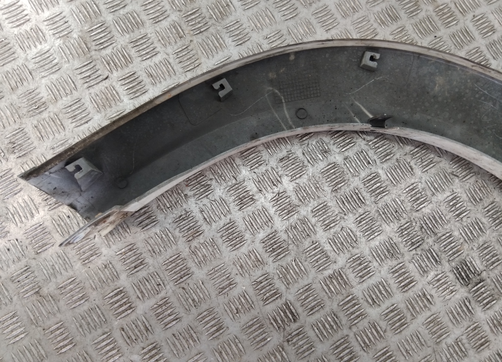 Накладка переднего крыла левого