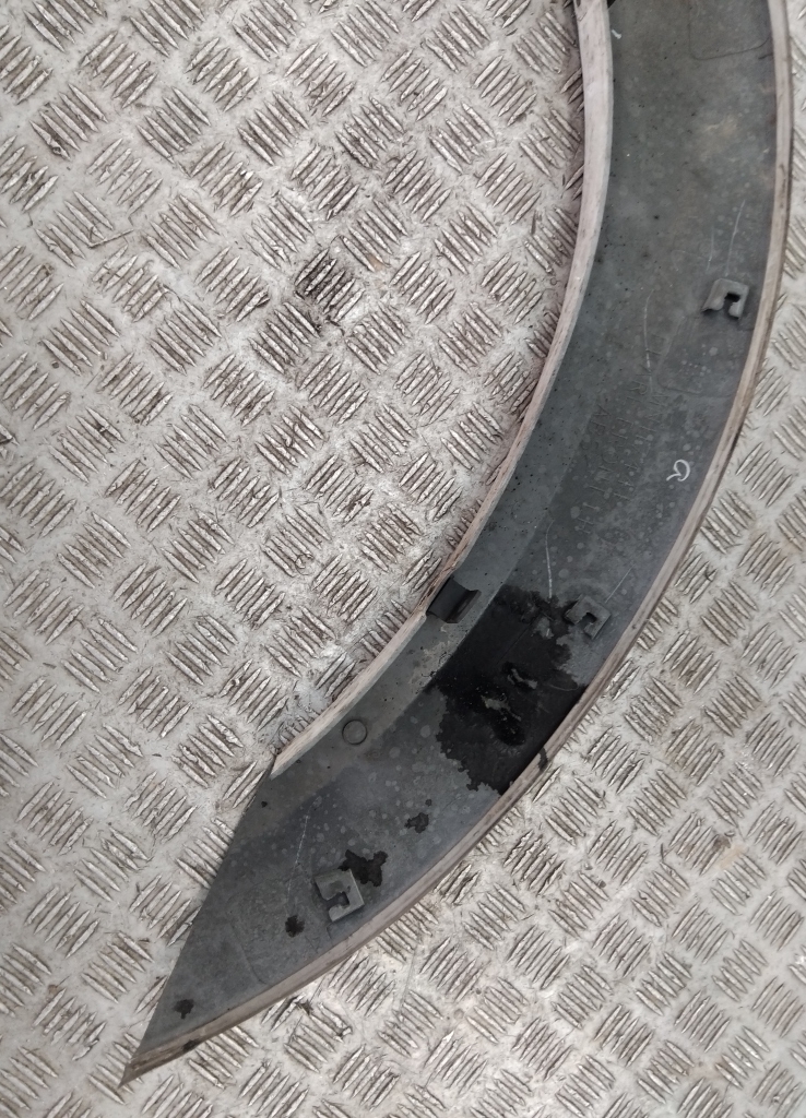 Накладка переднего крыла левого