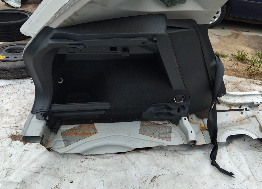 Крыло заднее левое