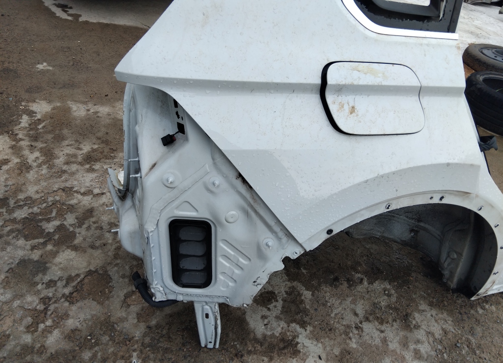 Крыло заднее правое