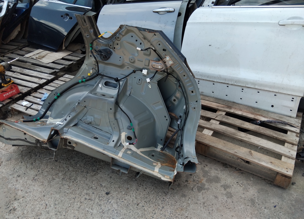 Крыло заднее правое