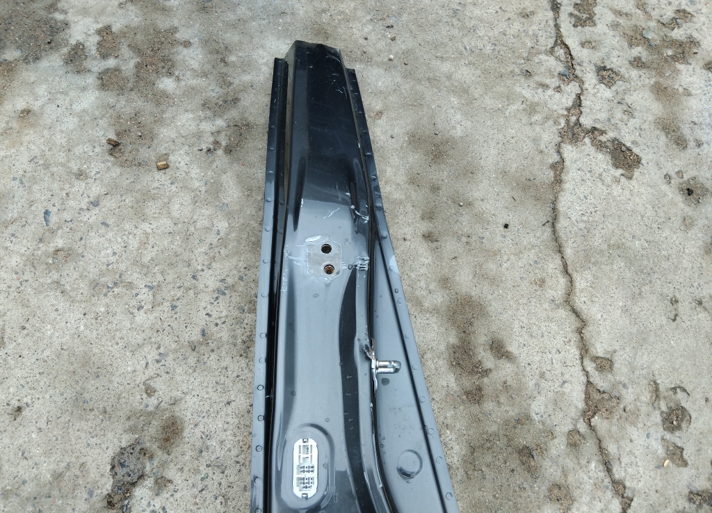 Порог со стойкой правый